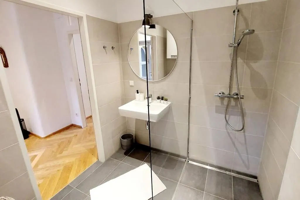 Апартаменты Homelystay Graz - Downtown App